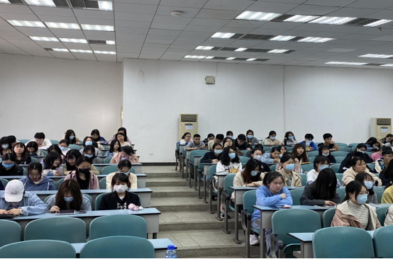 精准定位 成功就业——我院开展大学生就业指导讲座